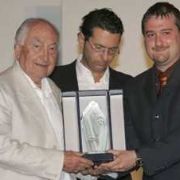 2005 - Dino Carlesi ritira il Fiore d’Argento alla memoria per Mario Luzi